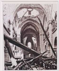 ruine-eglise_vue-portail_v.jpg