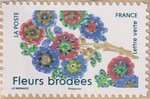 2025_c_fleurs-brodees-rouge-bleu_v.jpg